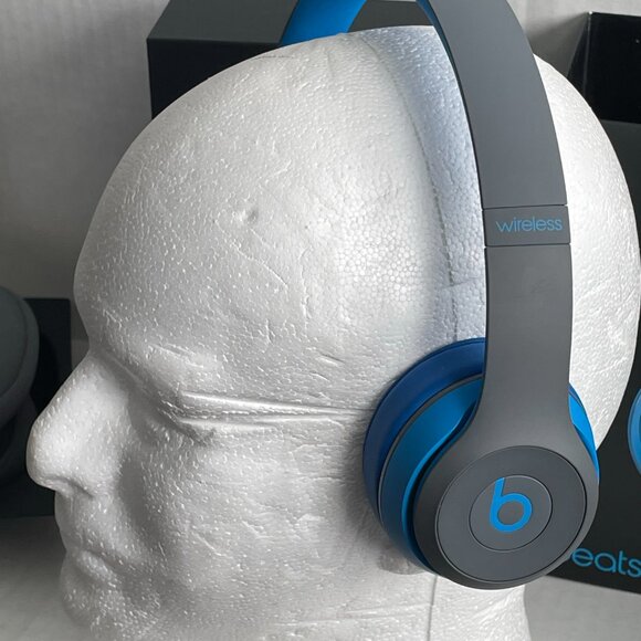 Beats Solo2 Wireless On-Ear Headphone, Active Collection - Picture 10 of 12